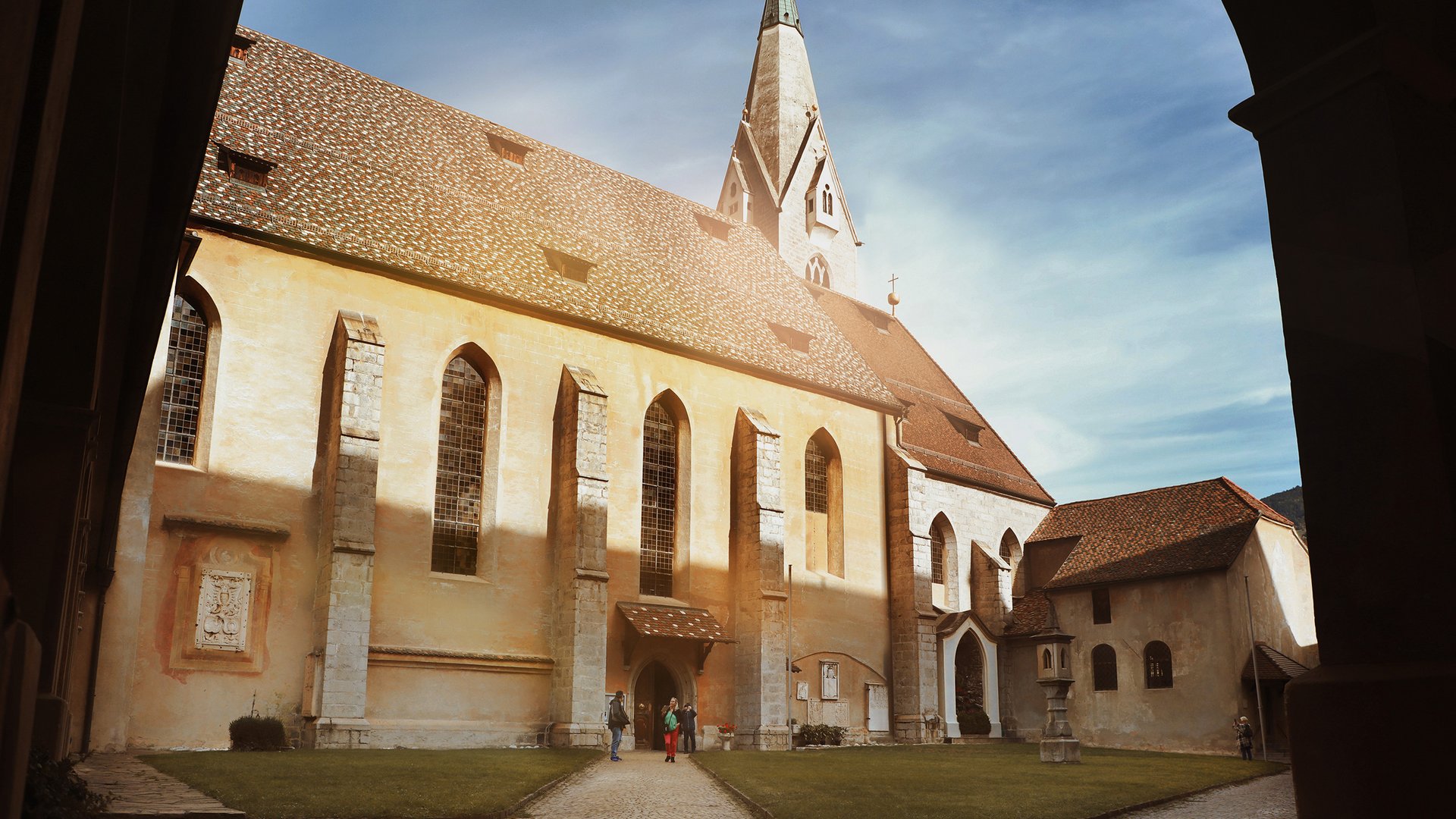 Pfarrkirche und Alter Friedhof Pfarrkirche und Alter Friedhof